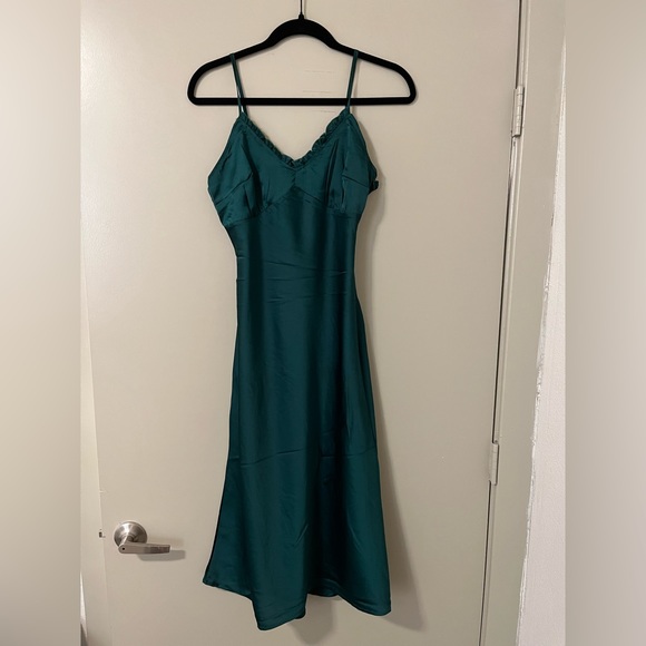 Japra Dresses & Skirts - 🌸5 for $20!🌸Emerald Green Dress